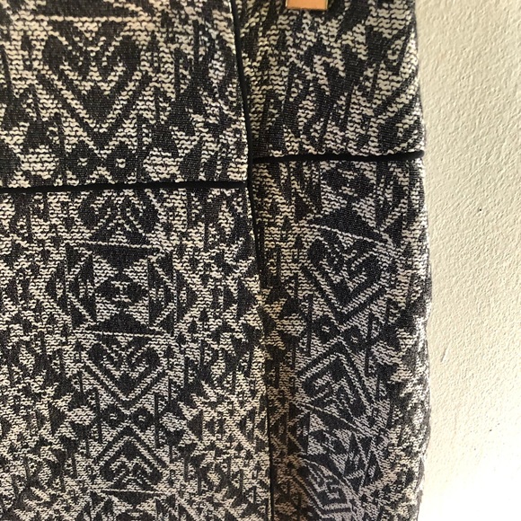 H&M wrap skirt, size 8 mini length - Picture 5 of 9